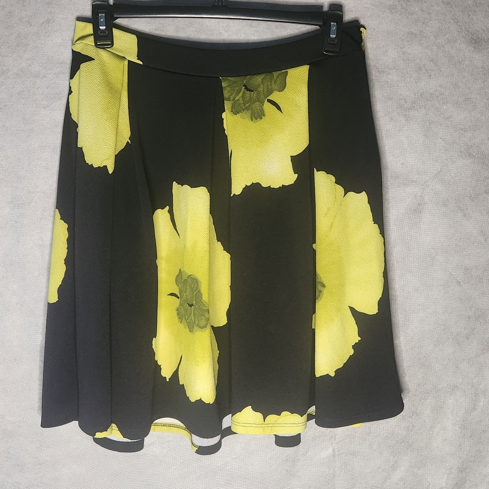 Ashley Stewart Circle Silhouette Skirt Black Green Floral Pattern
